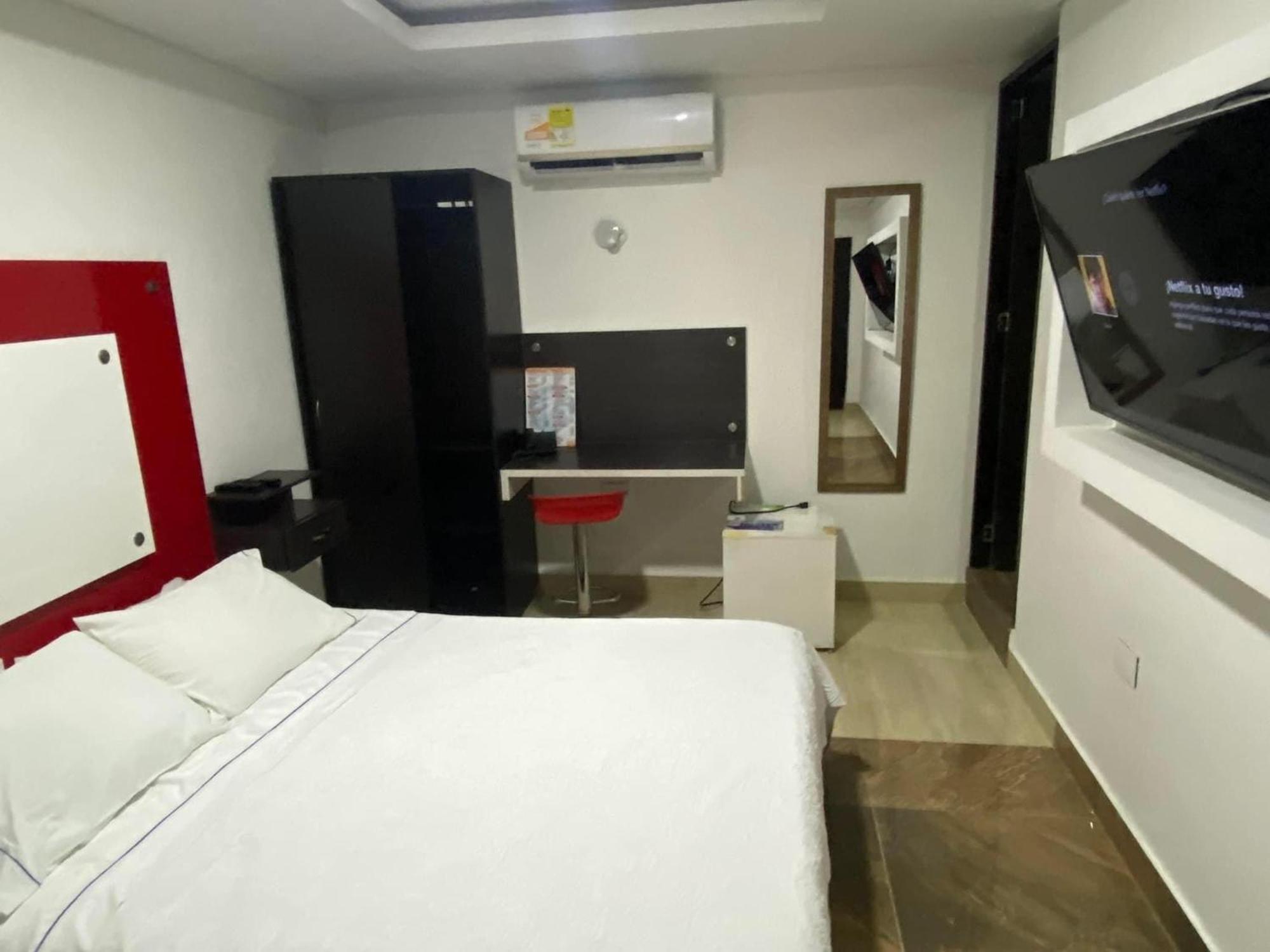 Hotel Deluxe Oasis De La Colina Girardot Exteriör bild