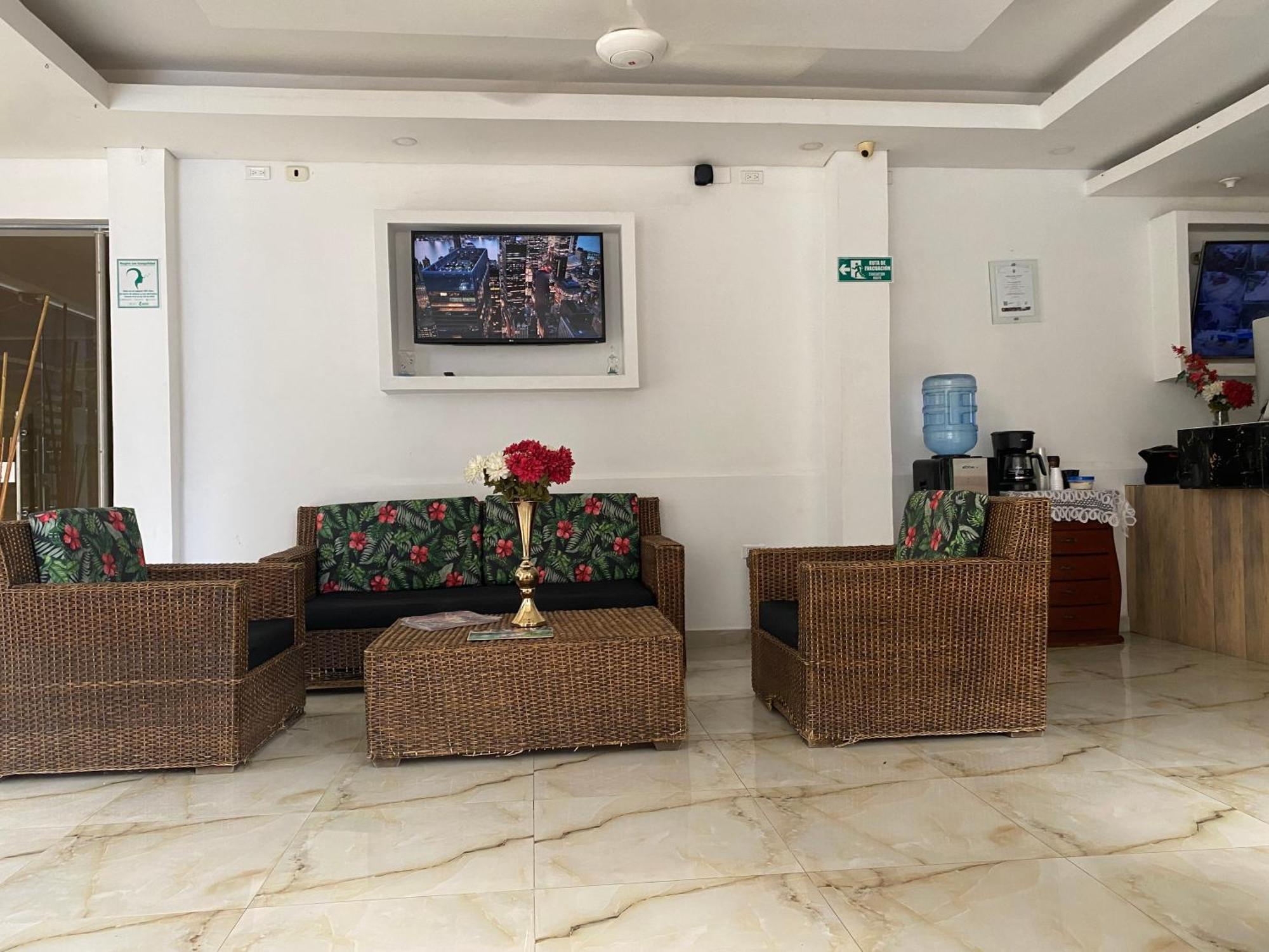 Hotel Deluxe Oasis De La Colina Girardot Exteriör bild