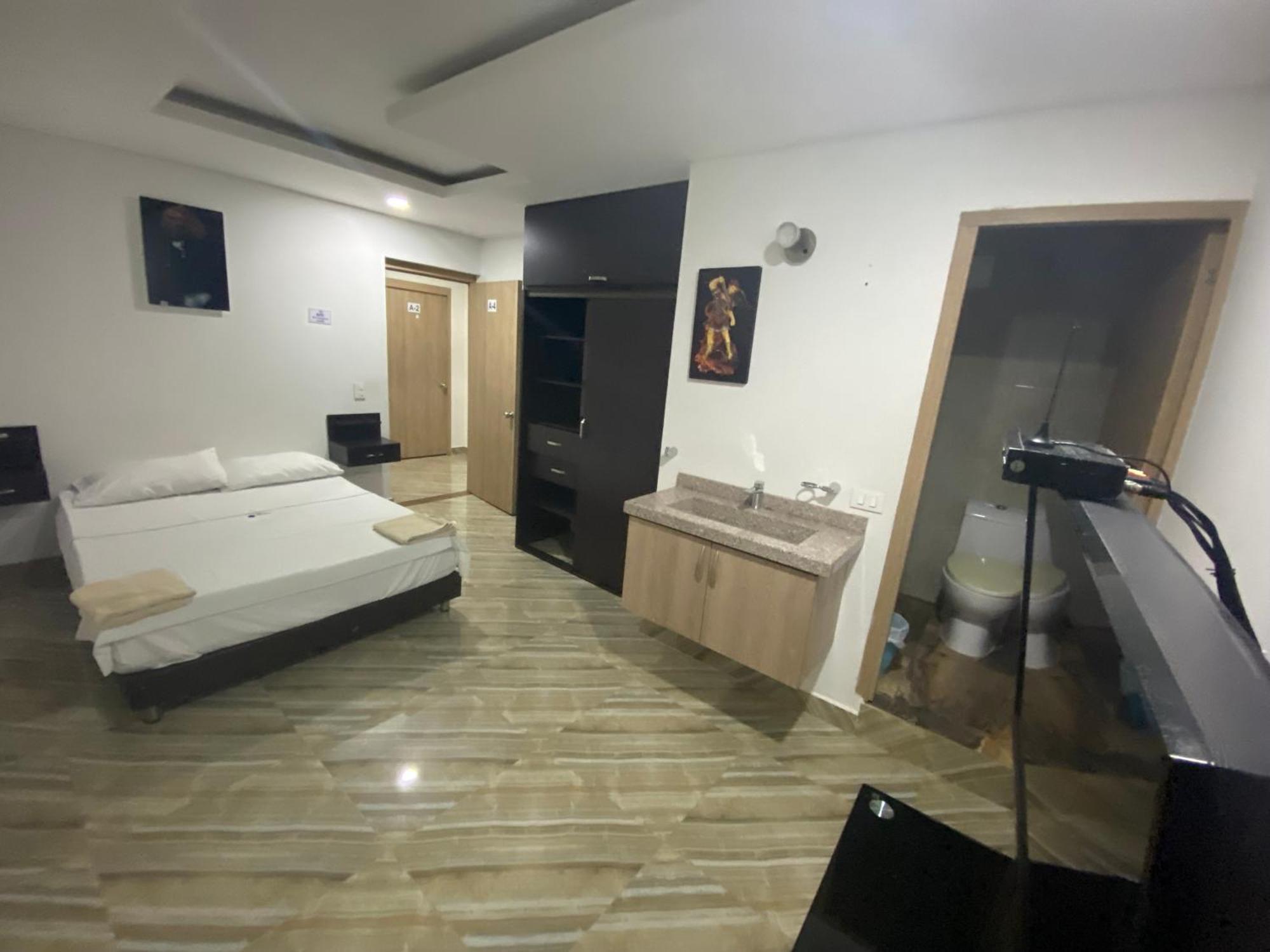 Hotel Deluxe Oasis De La Colina Girardot Exteriör bild
